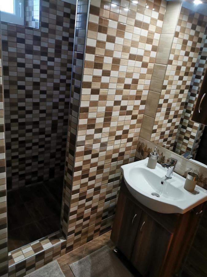 Zso-Ze Apartman Tiszafüred Exterior foto
